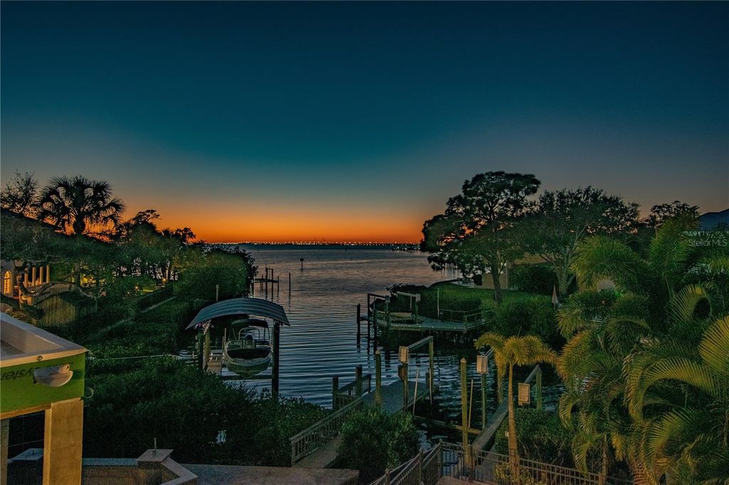 Image 70 of property listing at 5211 W NEPTUNE WAY, Tampa, FL 33609