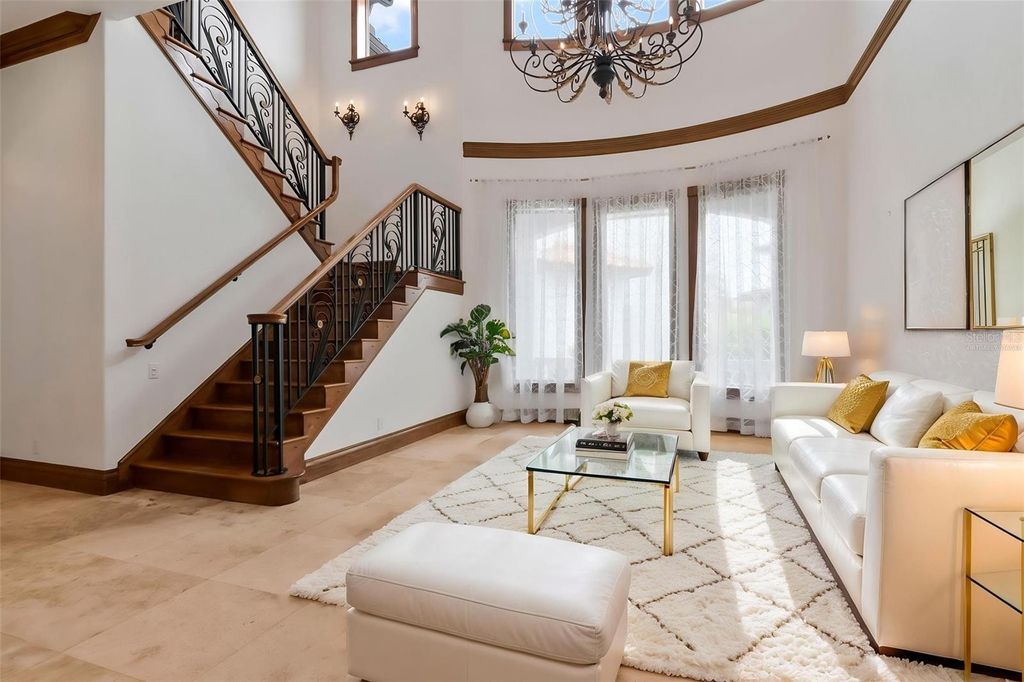 Image 8 of property listing at 5211 W NEPTUNE WAY, Tampa, FL 33609