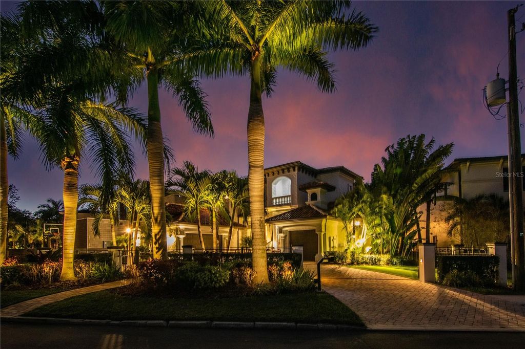 Image 71 of property listing at 5211 W NEPTUNE WAY, Tampa, FL 33609