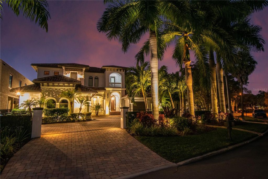 Image 72 of property listing at 5211 W NEPTUNE WAY, Tampa, FL 33609