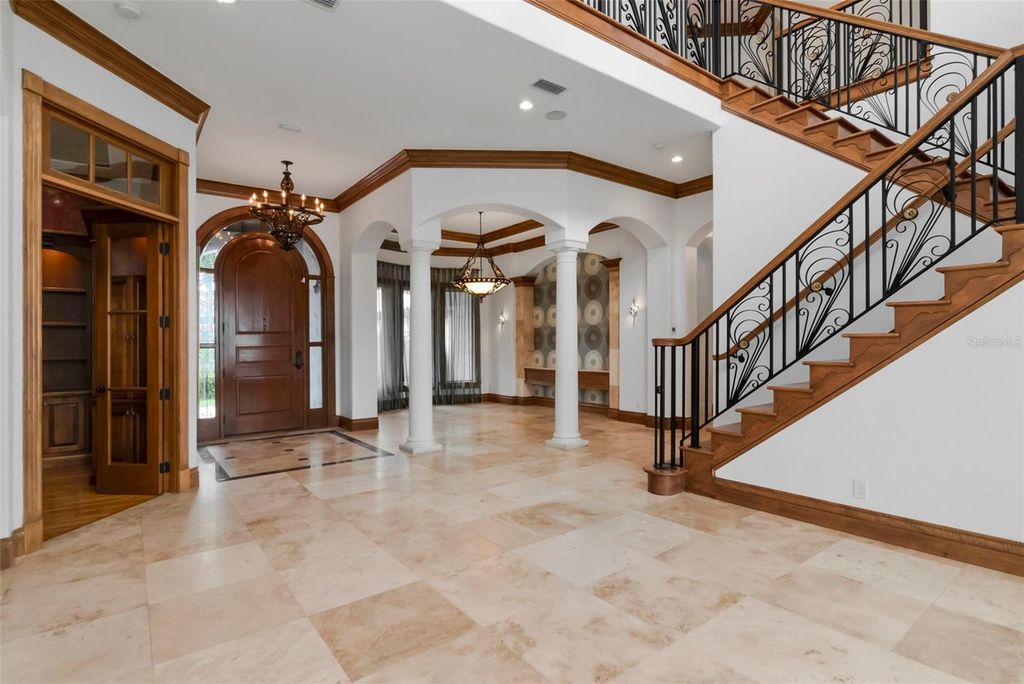 Image 9 of property listing at 5211 W NEPTUNE WAY, Tampa, FL 33609