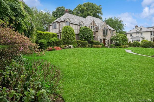 263 Corona Avenue, Pelham, NY 10803