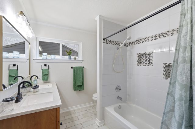 3511 Meadowview Drive, Corinth, TX 76210