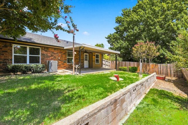 3511 Meadowview Drive, Corinth, TX 76210
