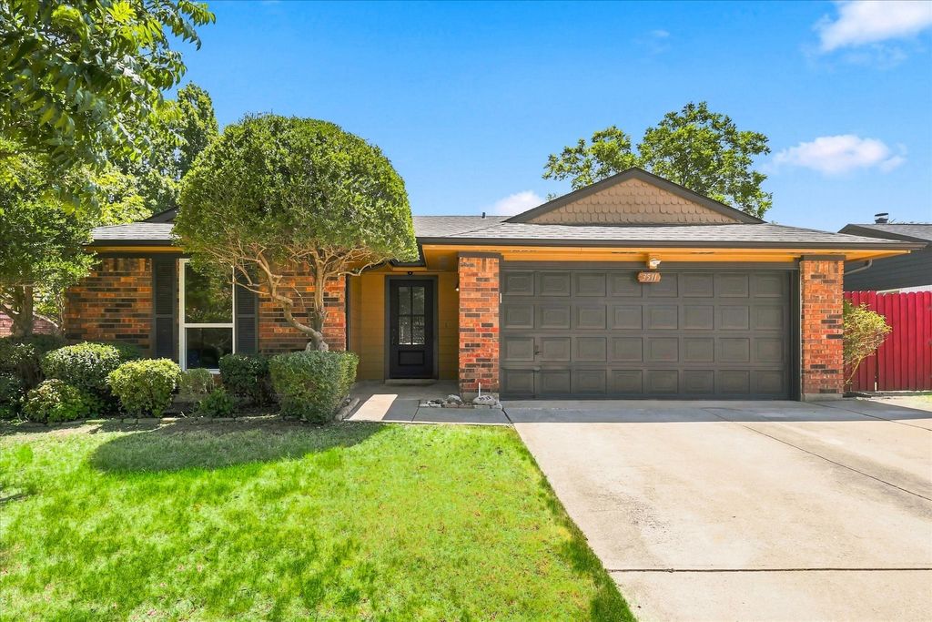 3511 Meadowview Drive, Corinth, TX 76210