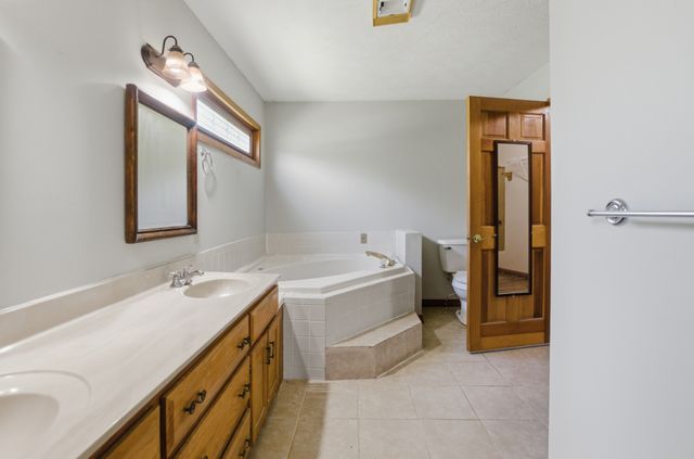 356 Old Lexington Hwy, Parsons, TN 38363