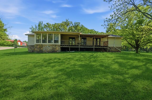 356 Old Lexington Hwy, Parsons, TN 38363