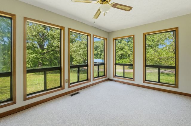 356 Old Lexington Hwy, Parsons, TN 38363