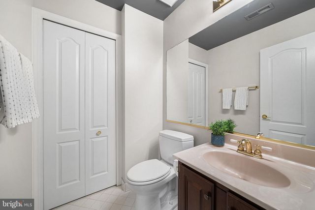 1132 QUAKER HILL CT, Alexandria, VA 22314