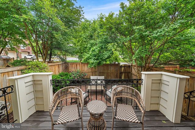 1132 QUAKER HILL CT, Alexandria, VA 22314