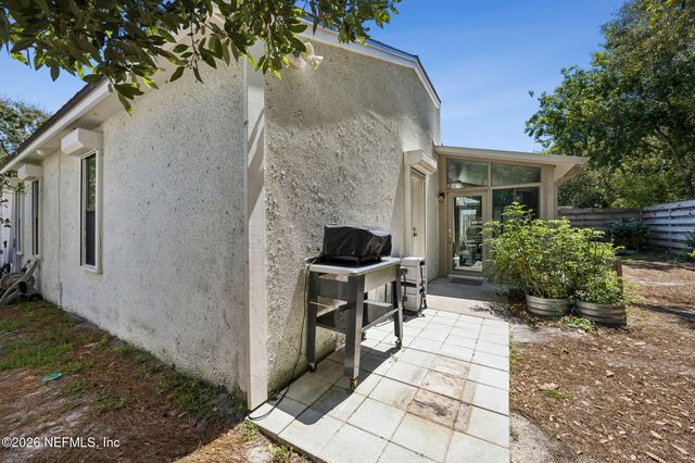 330 GARDEN Lane, Atlantic Beach, FL 32233