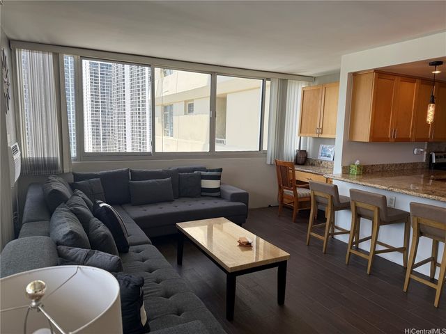 2500 Kalakaua Avenue 1803, Honolulu, HI 96815