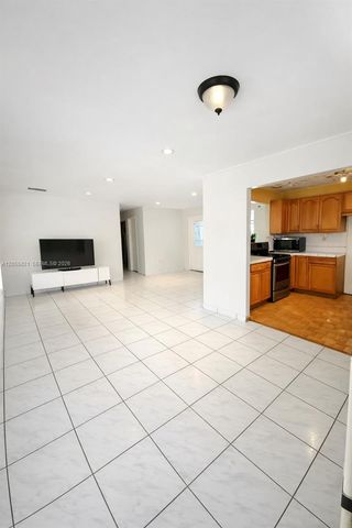 10221 SW 169th St, Miami, FL 33157