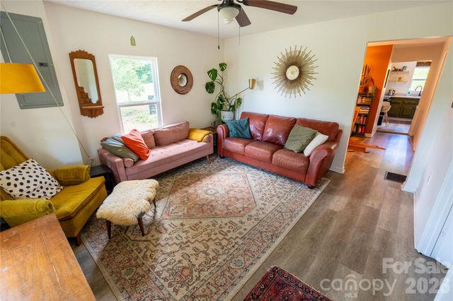 974 W US 70 Highway, Morganton, NC 28655