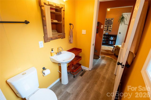 974 W US 70 Highway, Morganton, NC 28655
