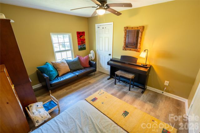 974 W US 70 Highway, Morganton, NC 28655