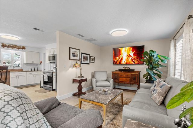 2005 ORIOLE LANE, South Daytona, FL 32119