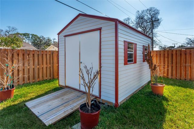 2005 ORIOLE LANE, South Daytona, FL 32119