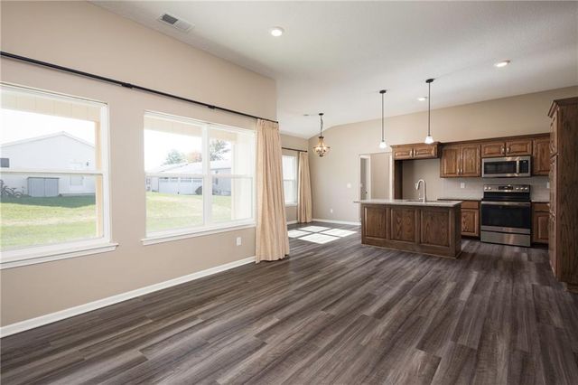 413 NE Poplar Court, Oak Grove, MO 64075