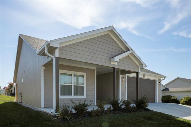 413 NE Poplar Court, Oak Grove, MO 64075
