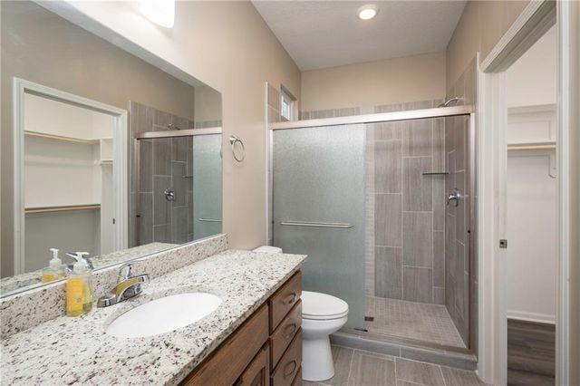 413 NE Poplar Court, Oak Grove, MO 64075
