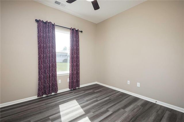 413 NE Poplar Court, Oak Grove, MO 64075
