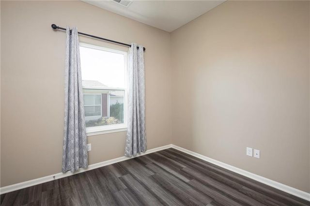 413 NE Poplar Court, Oak Grove, MO 64075