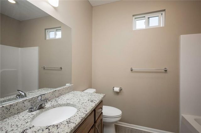 413 NE Poplar Court, Oak Grove, MO 64075