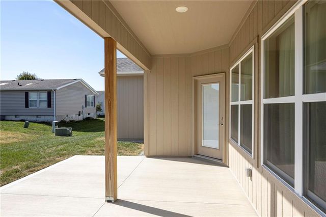 413 NE Poplar Court, Oak Grove, MO 64075