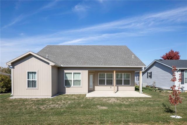 413 NE Poplar Court, Oak Grove, MO 64075