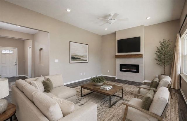 413 NE Poplar Court, Oak Grove, MO 64075