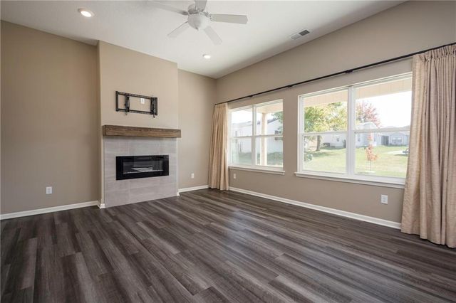 413 NE Poplar Court, Oak Grove, MO 64075