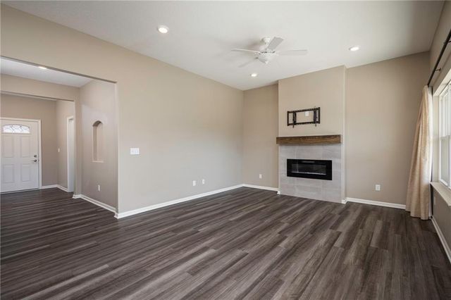 413 NE Poplar Court, Oak Grove, MO 64075