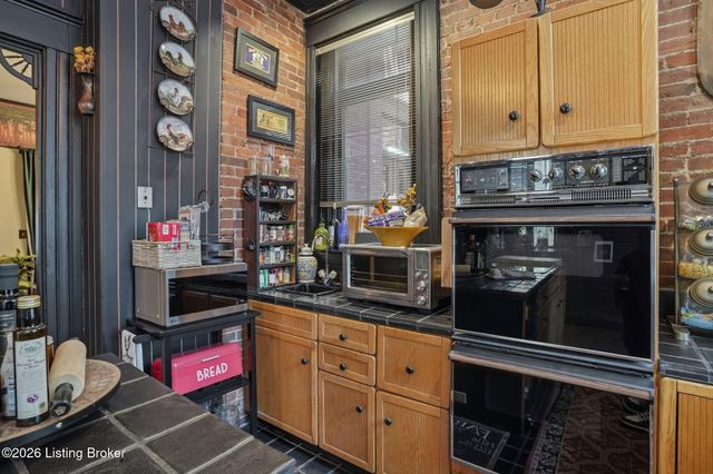 504 Belgravia Ct, Louisville, KY 40208
