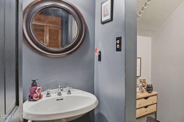 504 Belgravia Ct, Louisville, KY 40208