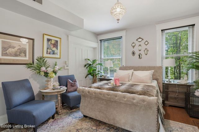 504 Belgravia Ct, Louisville, KY 40208