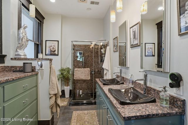 504 Belgravia Ct, Louisville, KY 40208