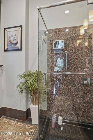 504 Belgravia Ct, Louisville, KY 40208