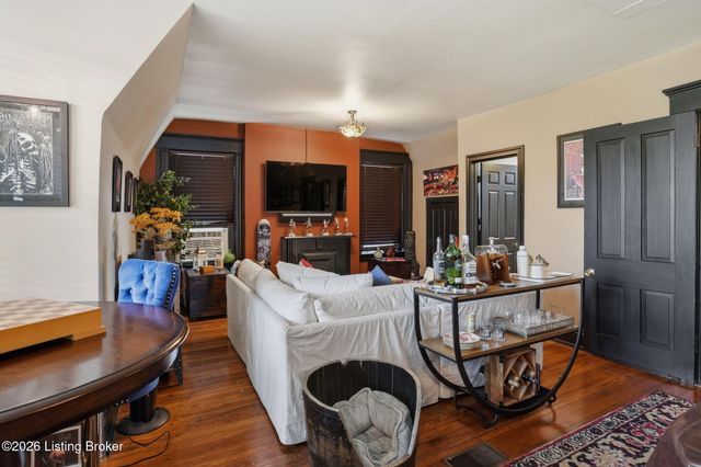 504 Belgravia Ct, Louisville, KY 40208