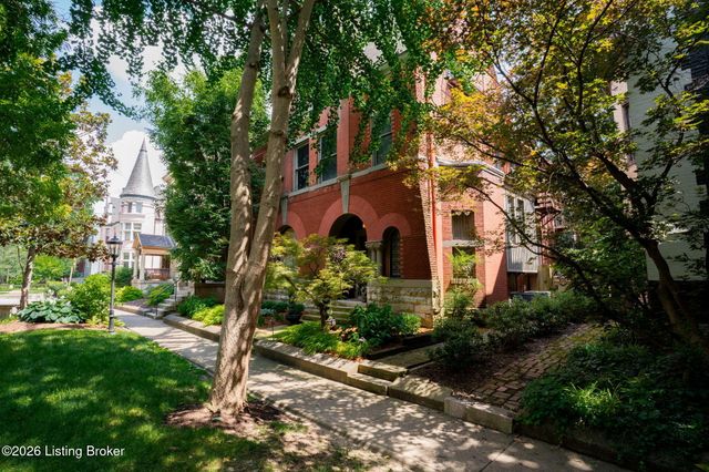 504 Belgravia Ct, Louisville, KY 40208