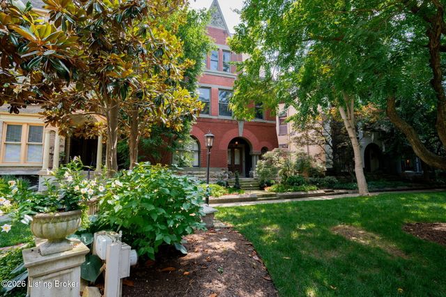 504 Belgravia Ct, Louisville, KY 40208