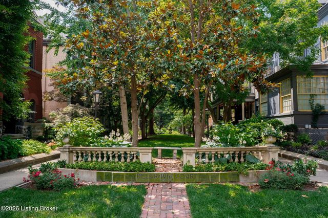 504 Belgravia Ct, Louisville, KY 40208