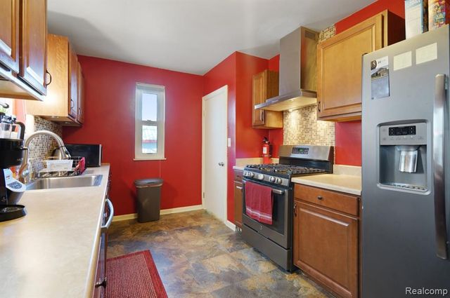 839 E Bennett Avenue, Ferndale, MI 48220