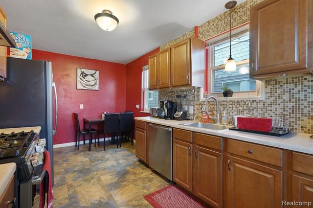 839 E Bennett Avenue, Ferndale, MI 48220