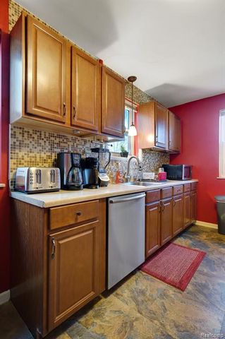 839 E Bennett Avenue, Ferndale, MI 48220