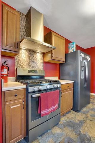 839 E Bennett Avenue, Ferndale, MI 48220