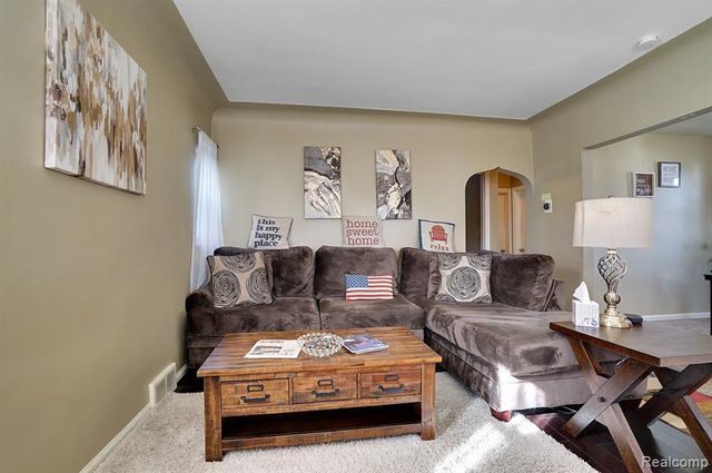 839 E Bennett Avenue, Ferndale, MI 48220