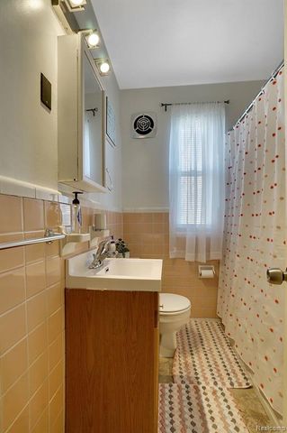 839 E Bennett Avenue, Ferndale, MI 48220