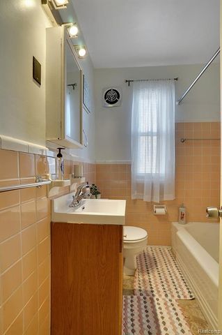 839 E Bennett Avenue, Ferndale, MI 48220