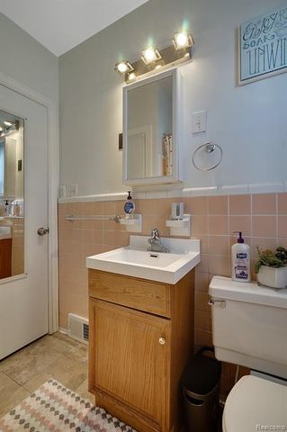 839 E Bennett Avenue, Ferndale, MI 48220